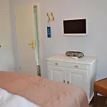 Geschmackvoll Ausgestattete 2-Zimmer-Wohnung Im Eg Eines Typischen Reetdachhauses