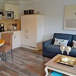 Geschmackvoll Ausgestattete 2-Zimmer-Wohnung Im Eg Eines Typischen Reetdachhauses