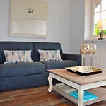 Geschmackvoll Ausgestattete 2-Zimmer-Wohnung Im Eg Eines Typischen Reetdachhauses