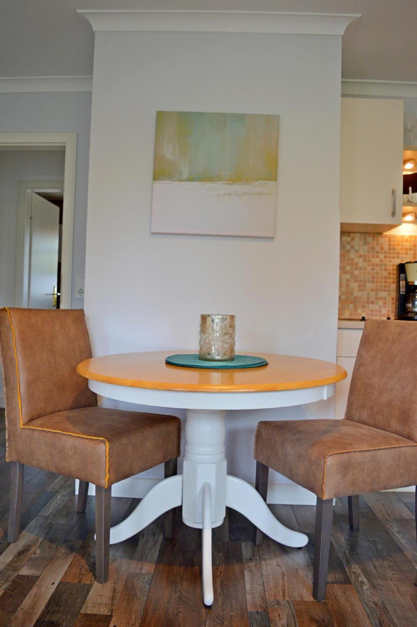 Apartment Geschmackvoll Ausgestattete 2-zimmer-wohnung Im Eg Eines Typischen Reetdachhauses *